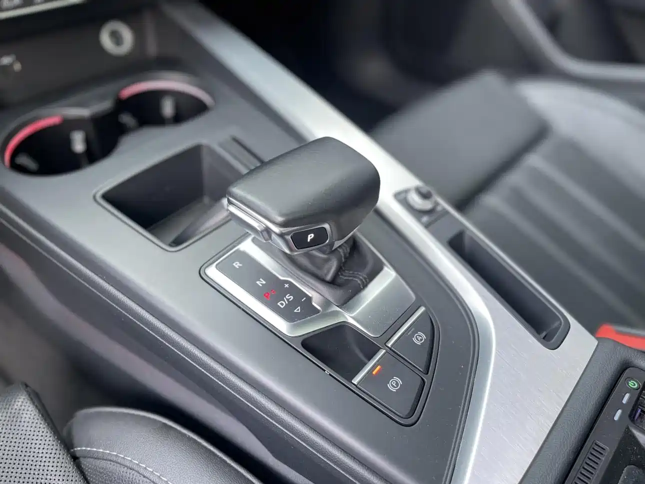 Фото 10 - Audi A4L
