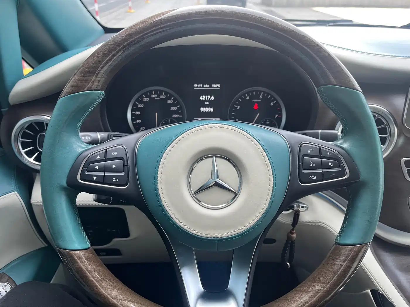 Mercedes-Benz Vito 2023 2.0T Business 7-Seater фото 17