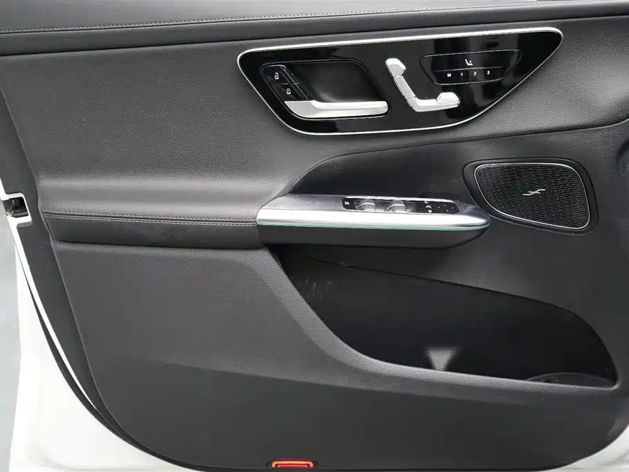 Mercedes-Benz GLC 2024 GLC 300 L 4MATIC Dynamic 7-seater фото 5