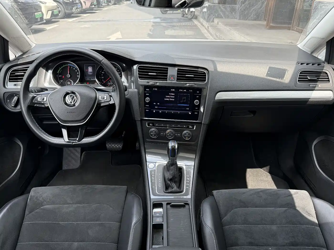 Volkswagen Golf Electric 2020 Chi Pro фото 11