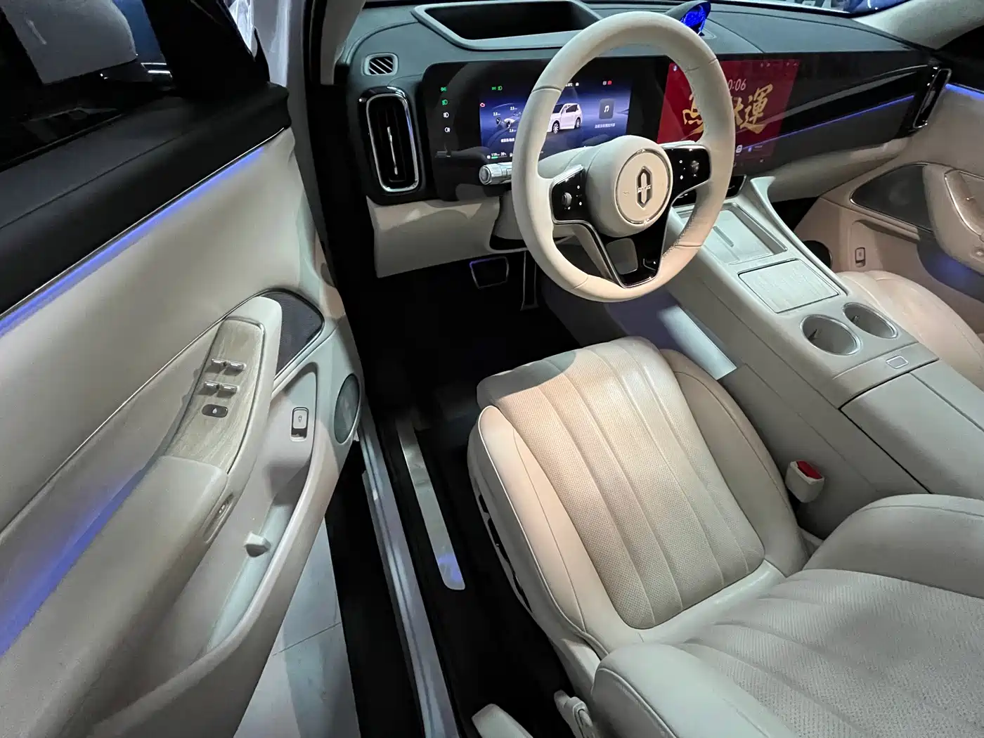 AITO Wenjie AITO M8 2025 Model Extended Range Max+ Edition 53.4kWh 6-Seater фото 9