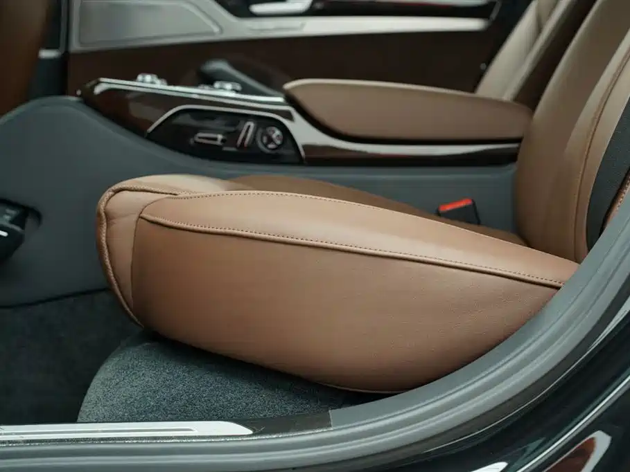 Audi A8 2014 A8L 45 TFSI quattro Luxury фото 16