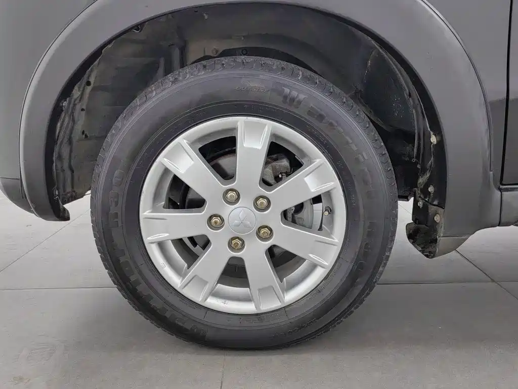 Mitsubishi Zinger 2014 2011 2.0L Automatic Luxury