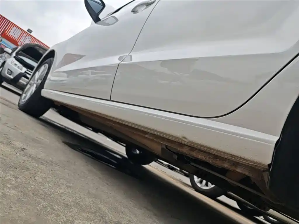 Volkswagen Polo 2014 1.6L Automatic Luxury Edition фото 22