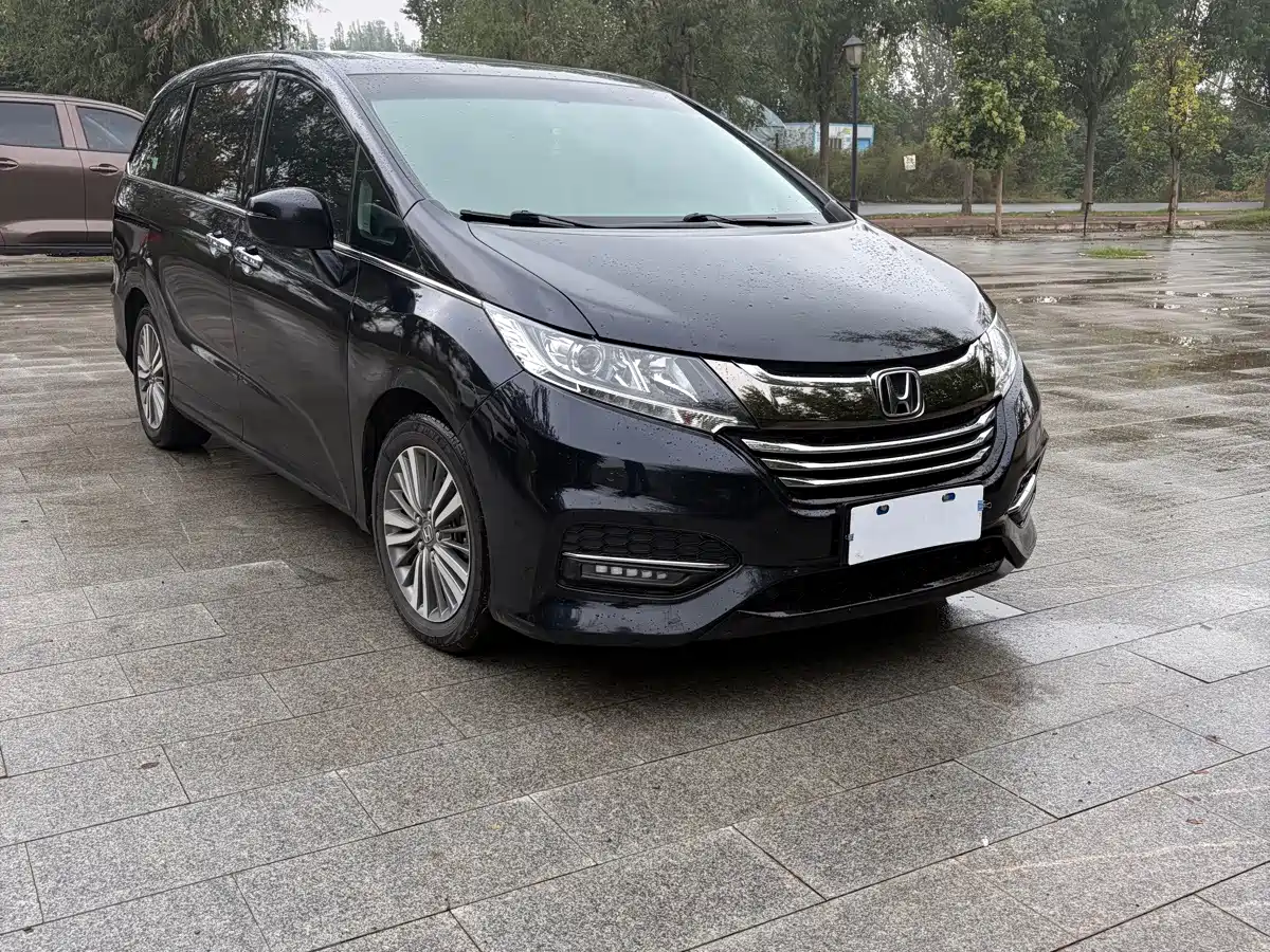Фото 2 - Honda Odyssey