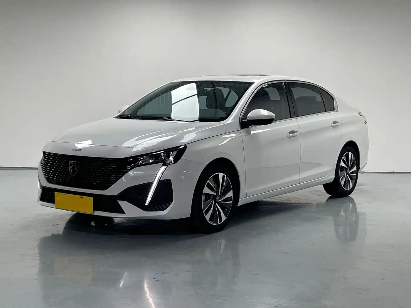 Фото 1 - Peugeot 408