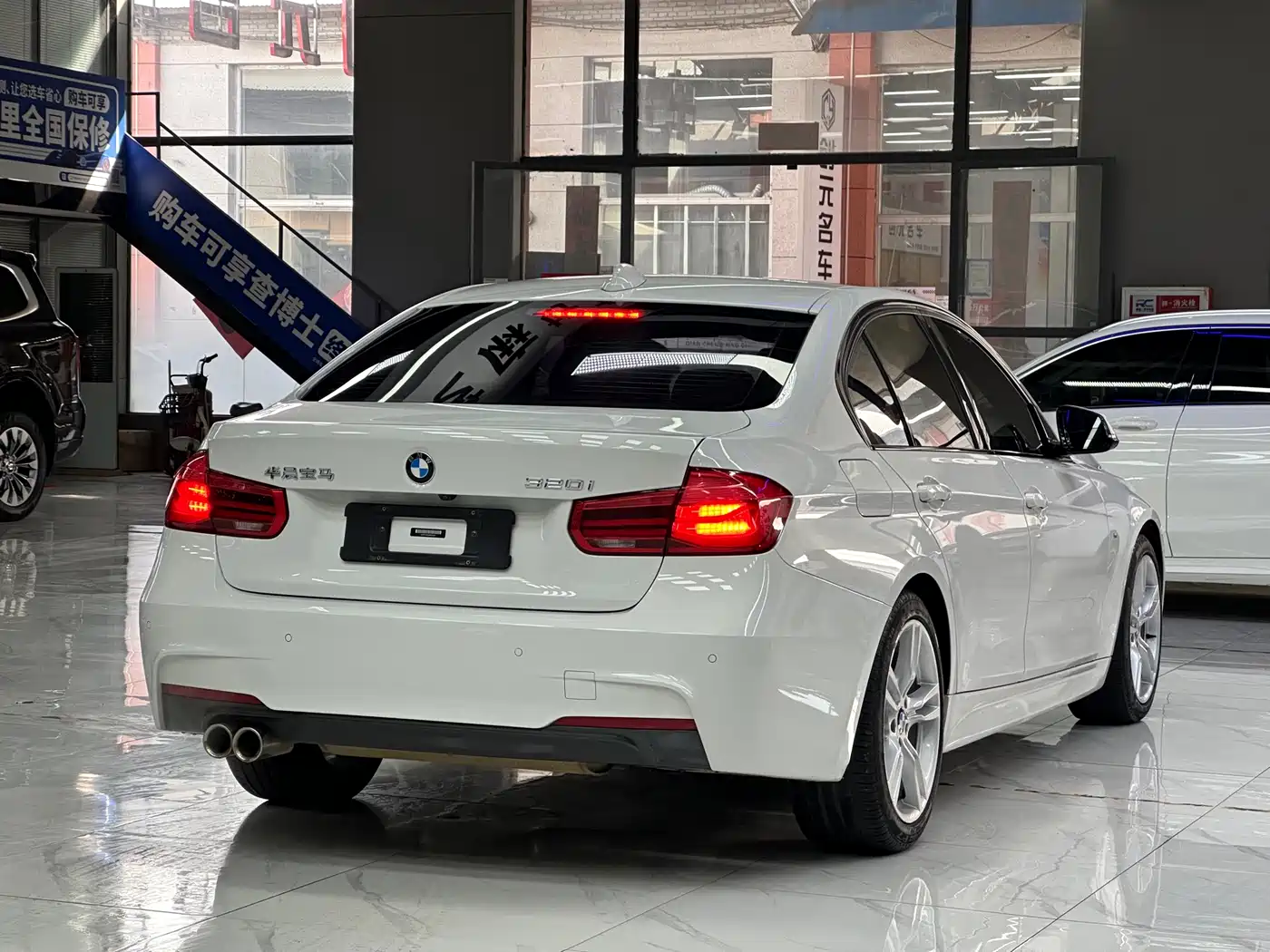 BMW 3 Series 2018 320i M Sport Package фото 6