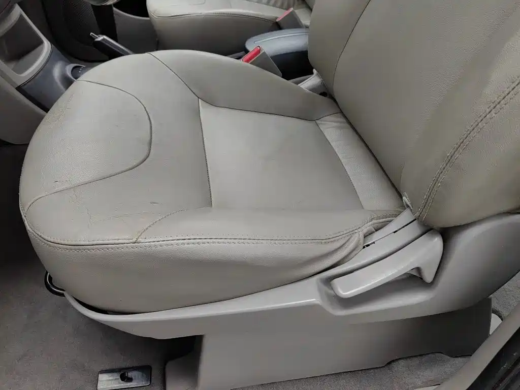 Mitsubishi Zinger 2014 2011 2.0L Automatic Luxury