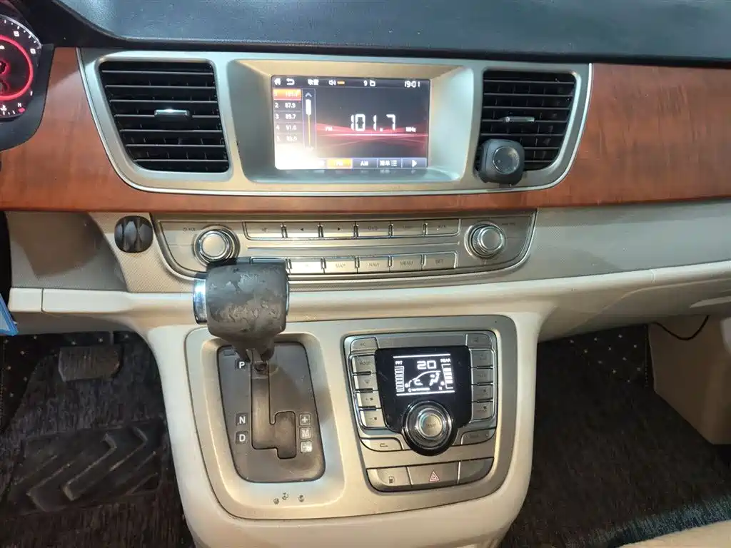 SAIC Maxus Maxus G10 2014 Model Year 2.0T Auto Luxury фото 6