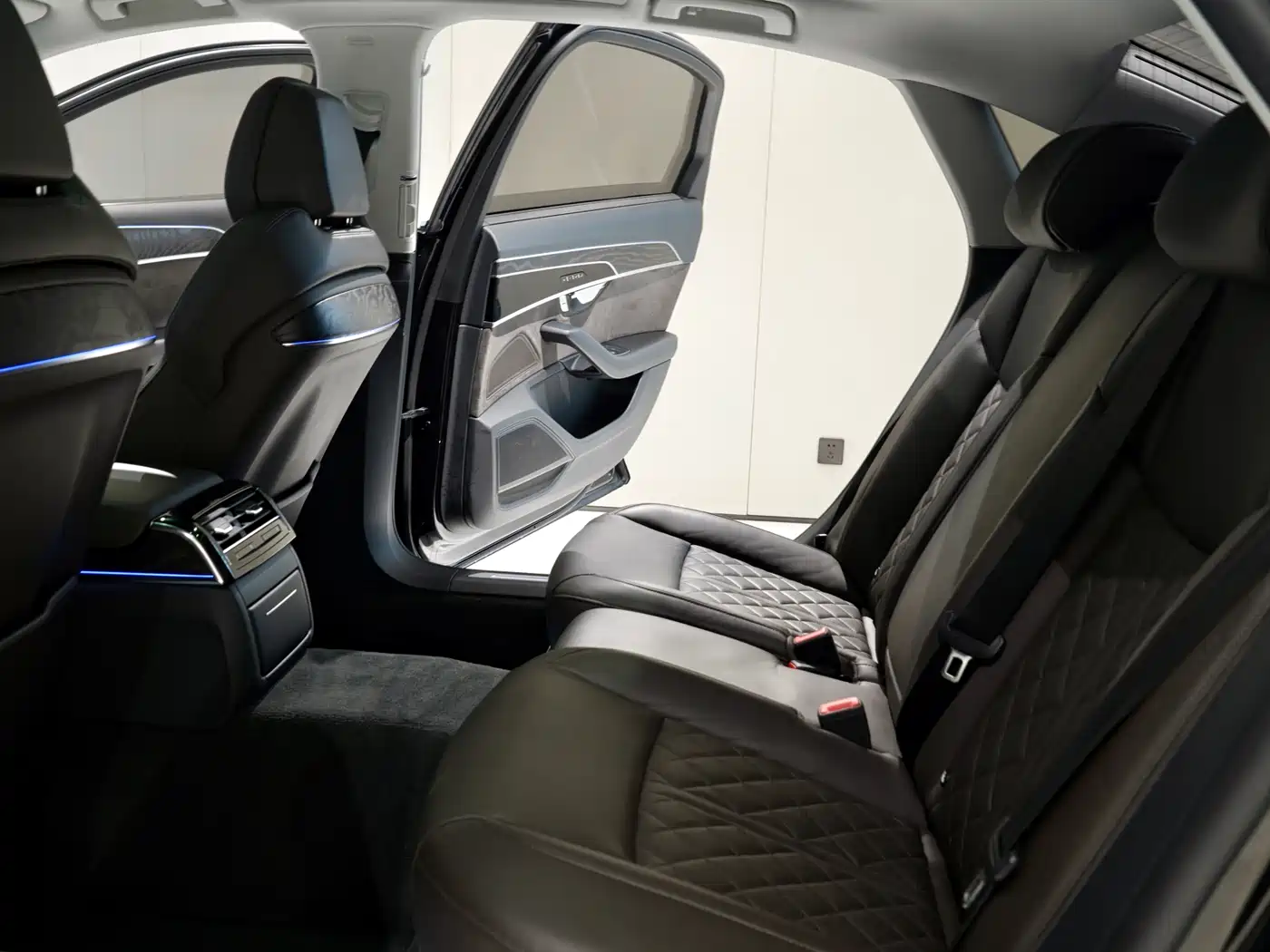 Audi A8 2021 A8L 50 TFSI quattro Comfort фото 14