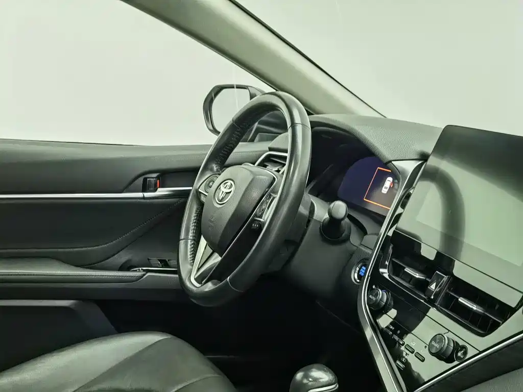 Фото 22 - Toyota Camry