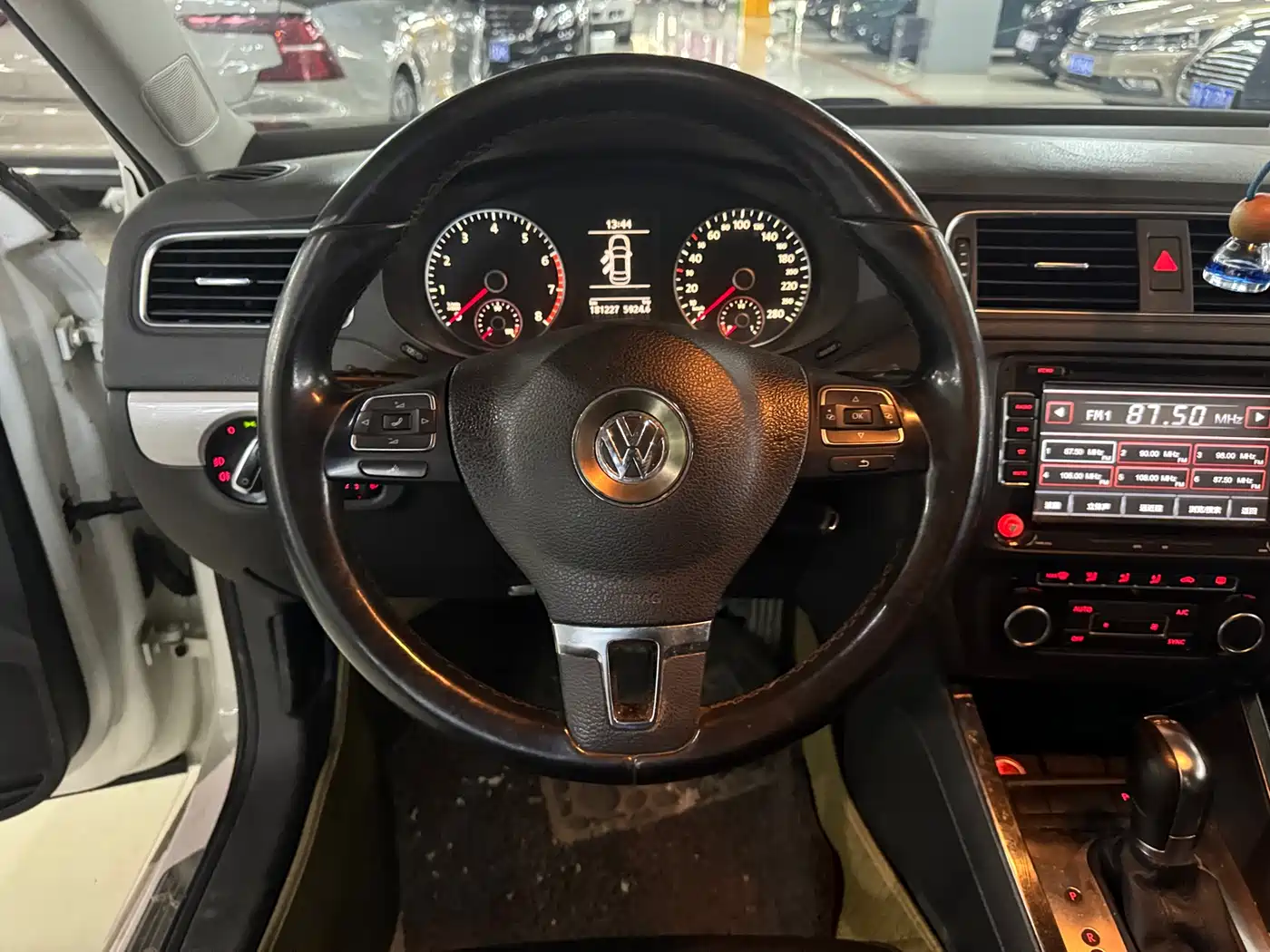 Volkswagen Sagitar 2014 1.4TSI Automatic Luxury фото 7