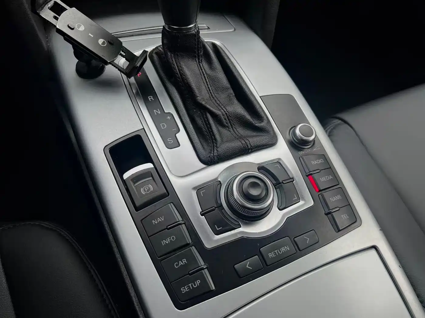 Audi A6L 2010 2.0 TFSI Automatic Standard фото 17