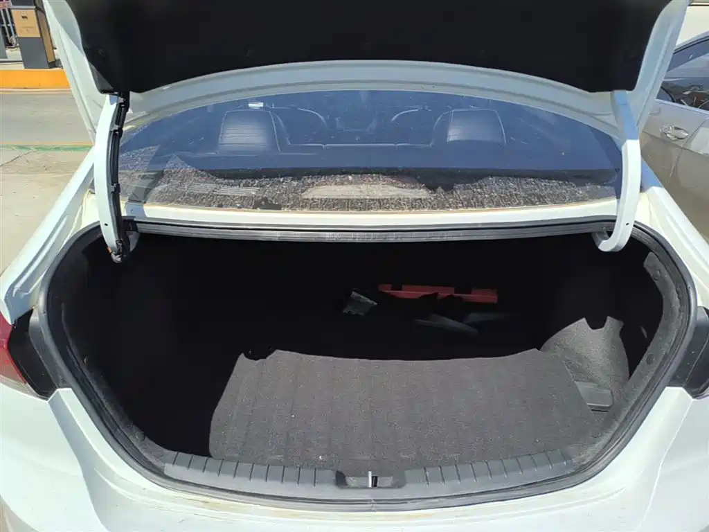 Hyundai Elantra 2016 Model 1.6L Automatic Smart Elite фото 19