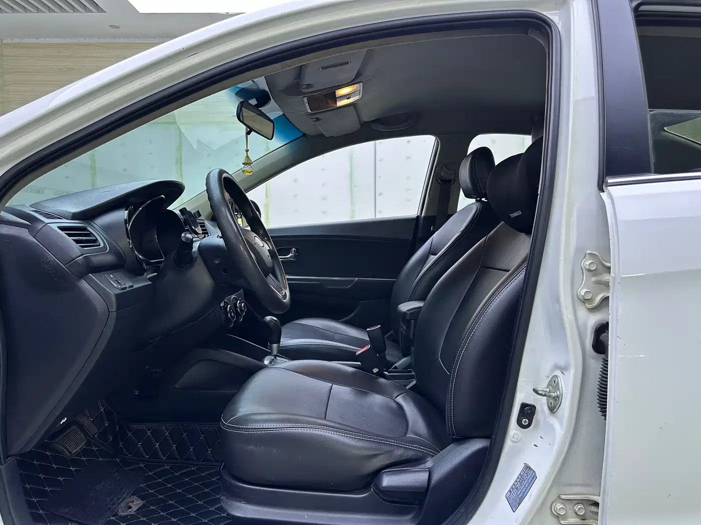 Kia K2 2012 2012 Sedan 1.4L AT GLS Commemorative Edition