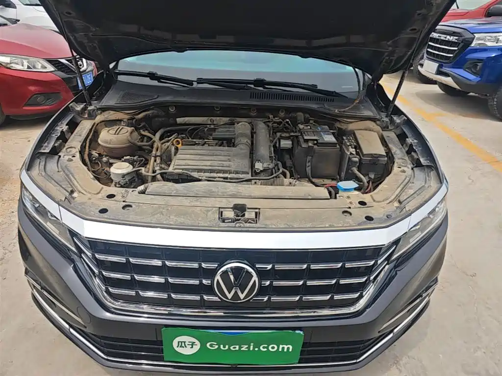 VOLKSWAGEN PASSAT