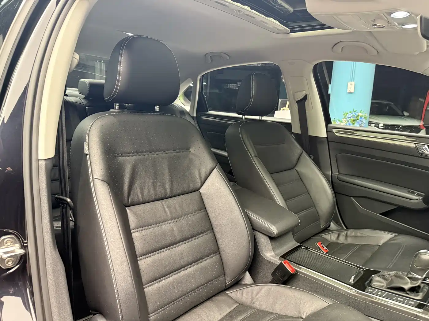 Volkswagen Passat 2017 330TSI DSG Luxury фото 16