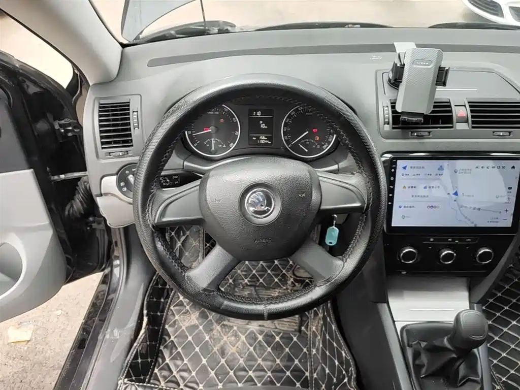 Škoda Octavia 2014 1.6L Manual Elegance Edition фото 11