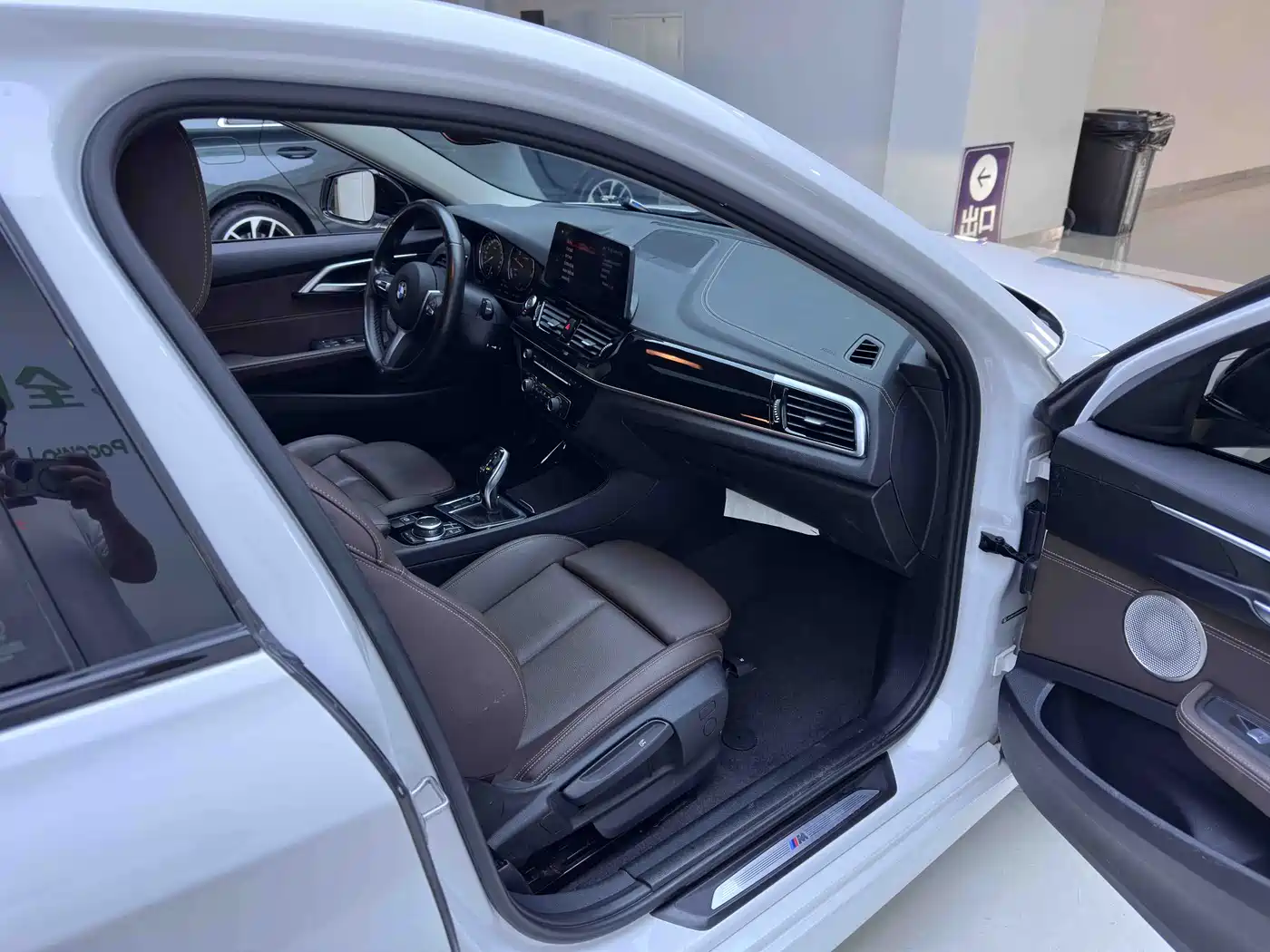 BMW 1 Series 2022 120i M Sport Shadow Edition фото 11