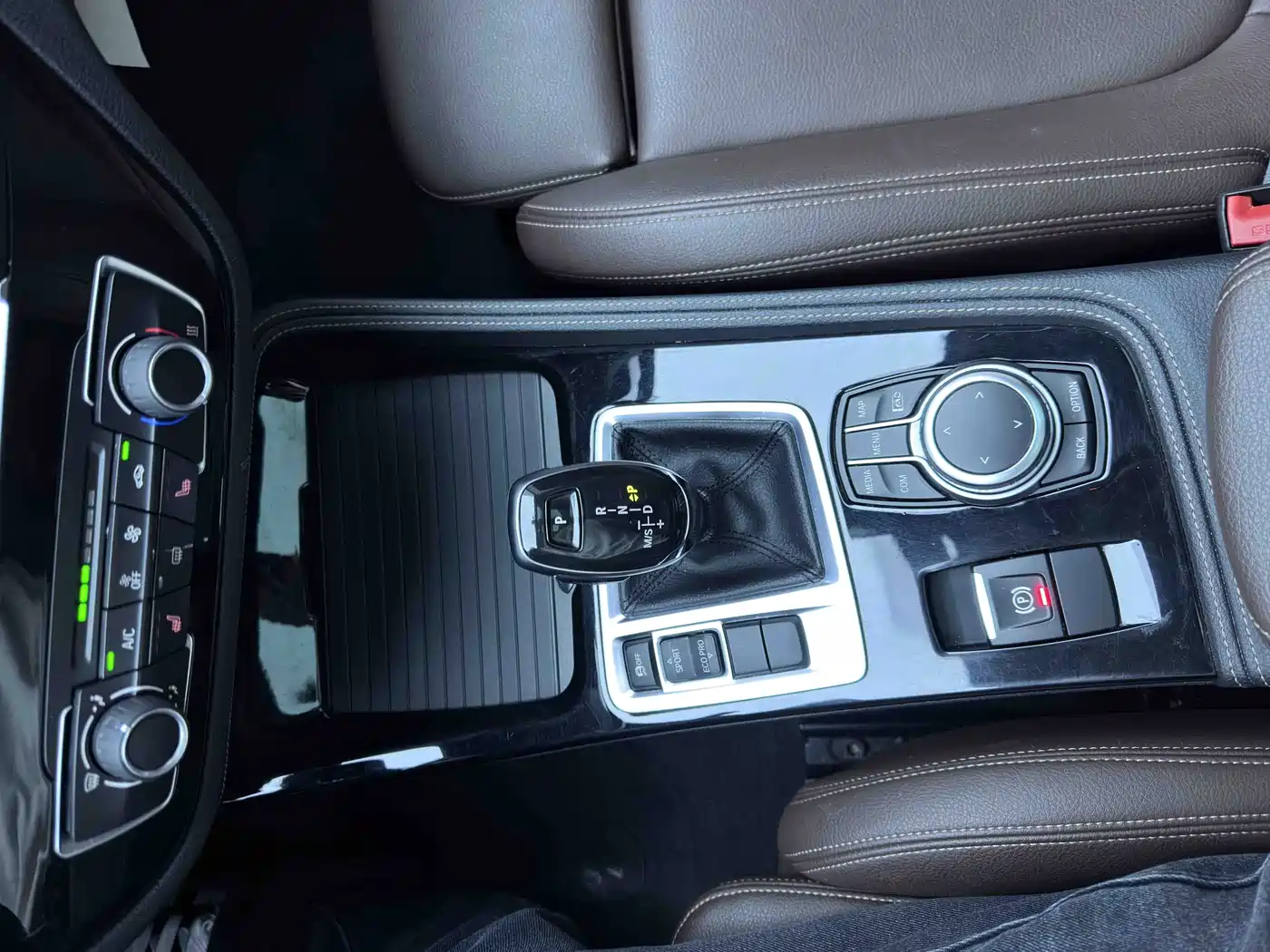 BMW 1 Series 2022 120i M Sport Shadow Edition фото 17