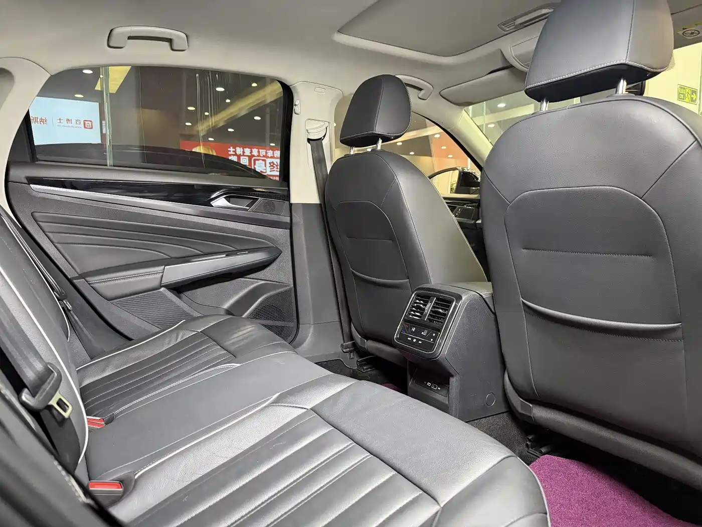 Volkswagen Passat 2023 280TSI Elite Edition фото 15