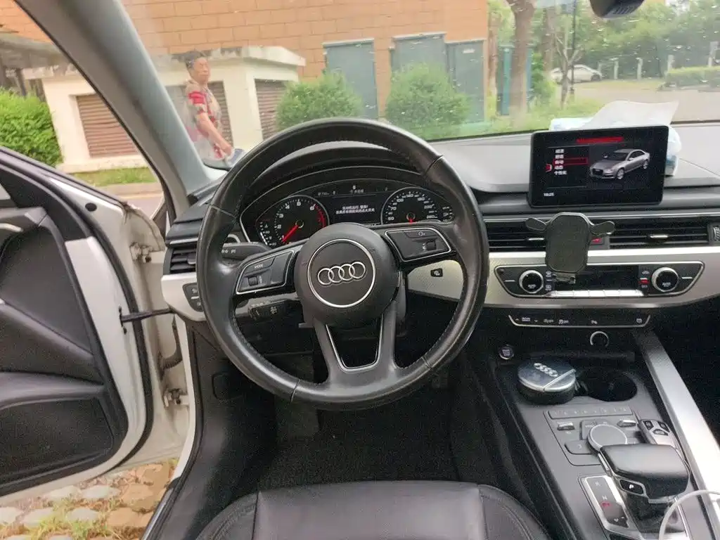 Фото 3 - Audi A4L