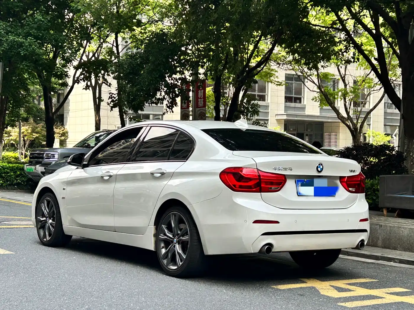 BMW 1 Series 2017 125i Sport фото 4
