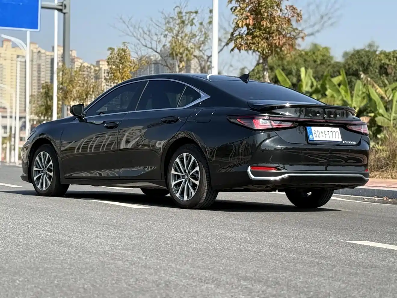 Lexus ES 2025 2025 300h Ultimate Edition