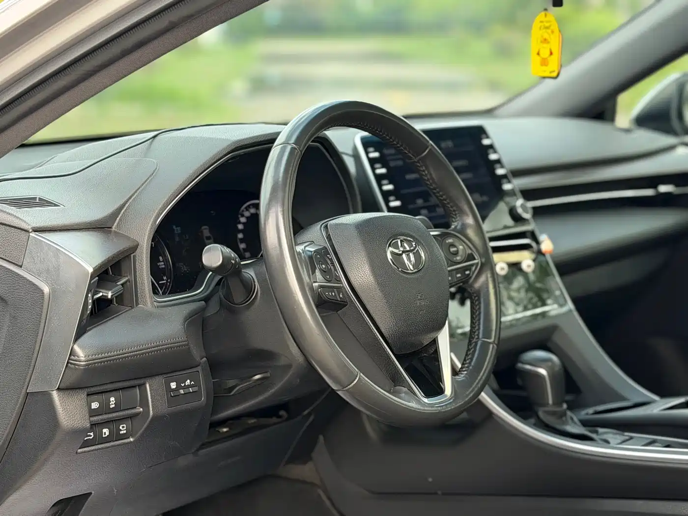 Toyota Avalon 2022 2.0L XLE Premium фото 10