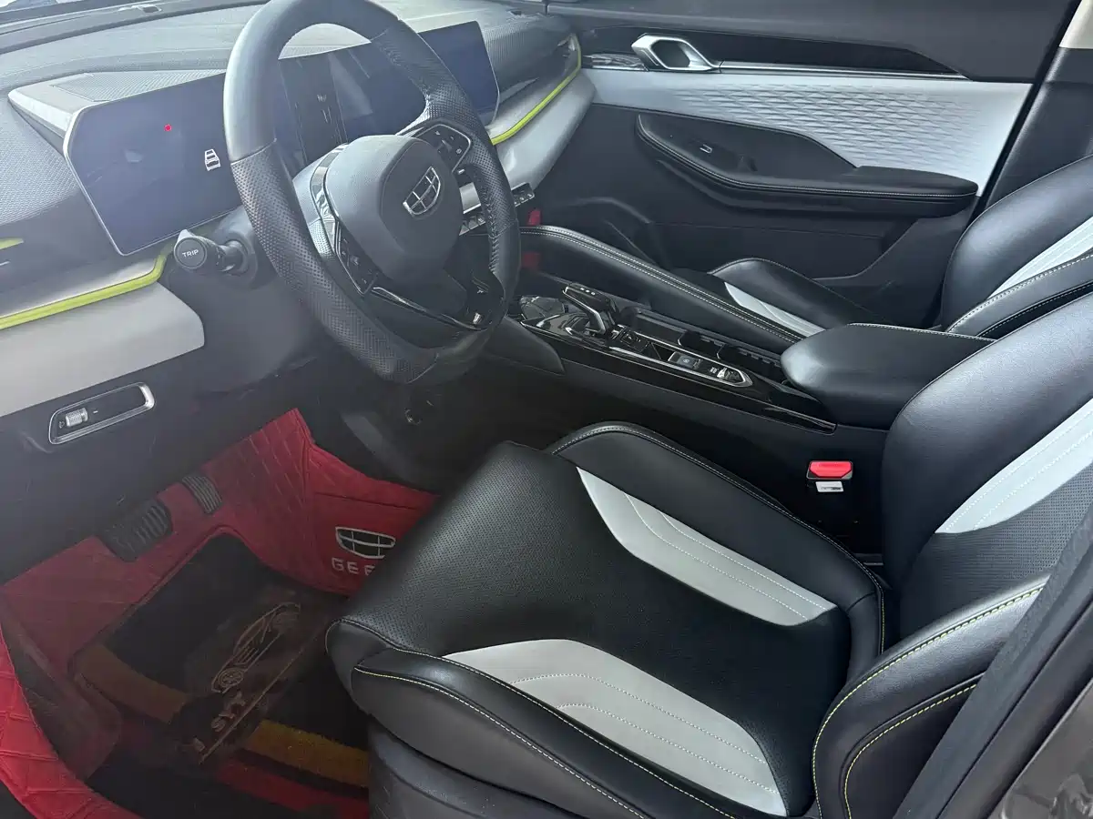 Фото 7 - Geely Coolray