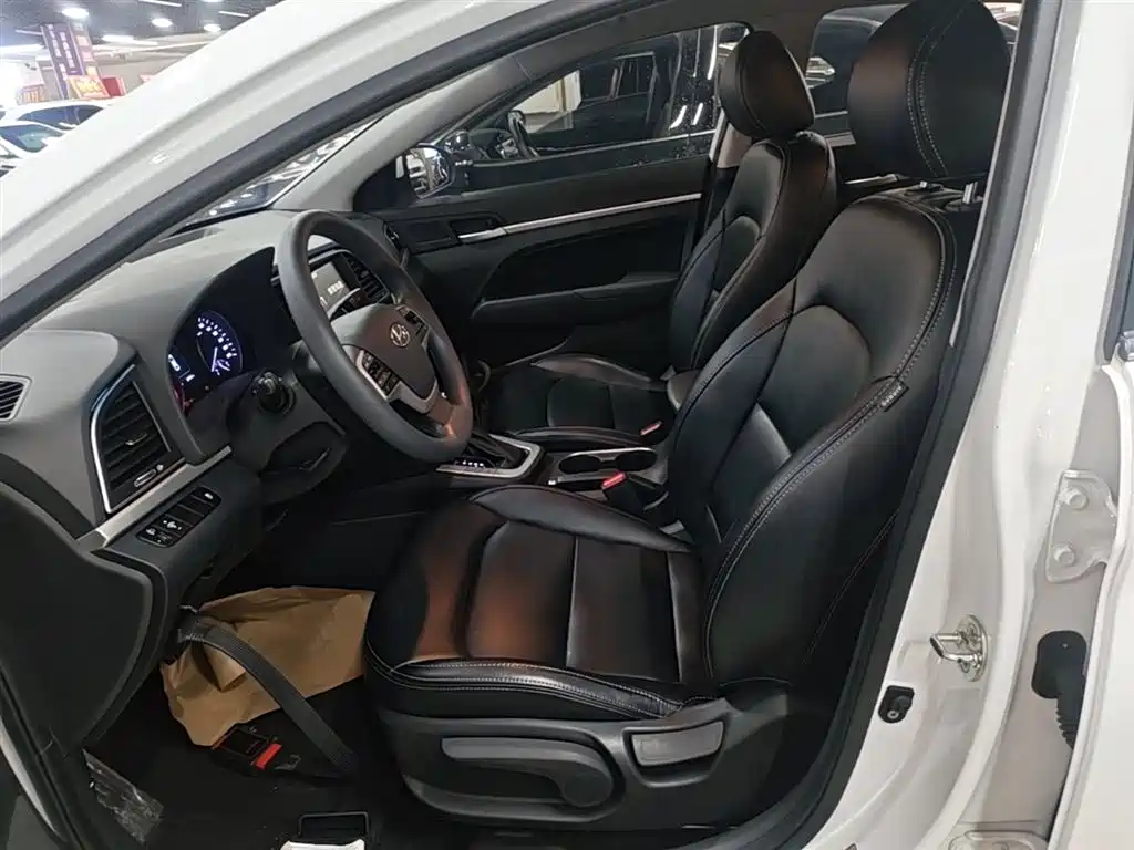 Hyundai Elantra 2016 Model 1.6L Automatic Smart Elite фото 15