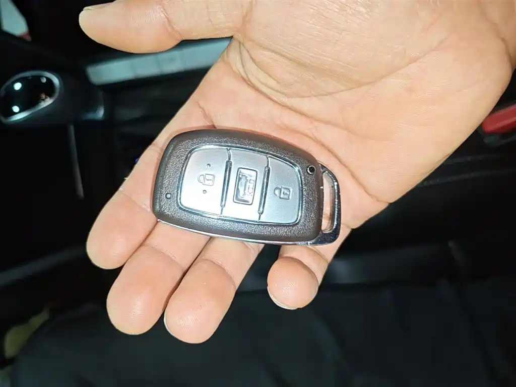 Hyundai Elantra 2016 Model 1.6L Automatic Smart Elite фото 9