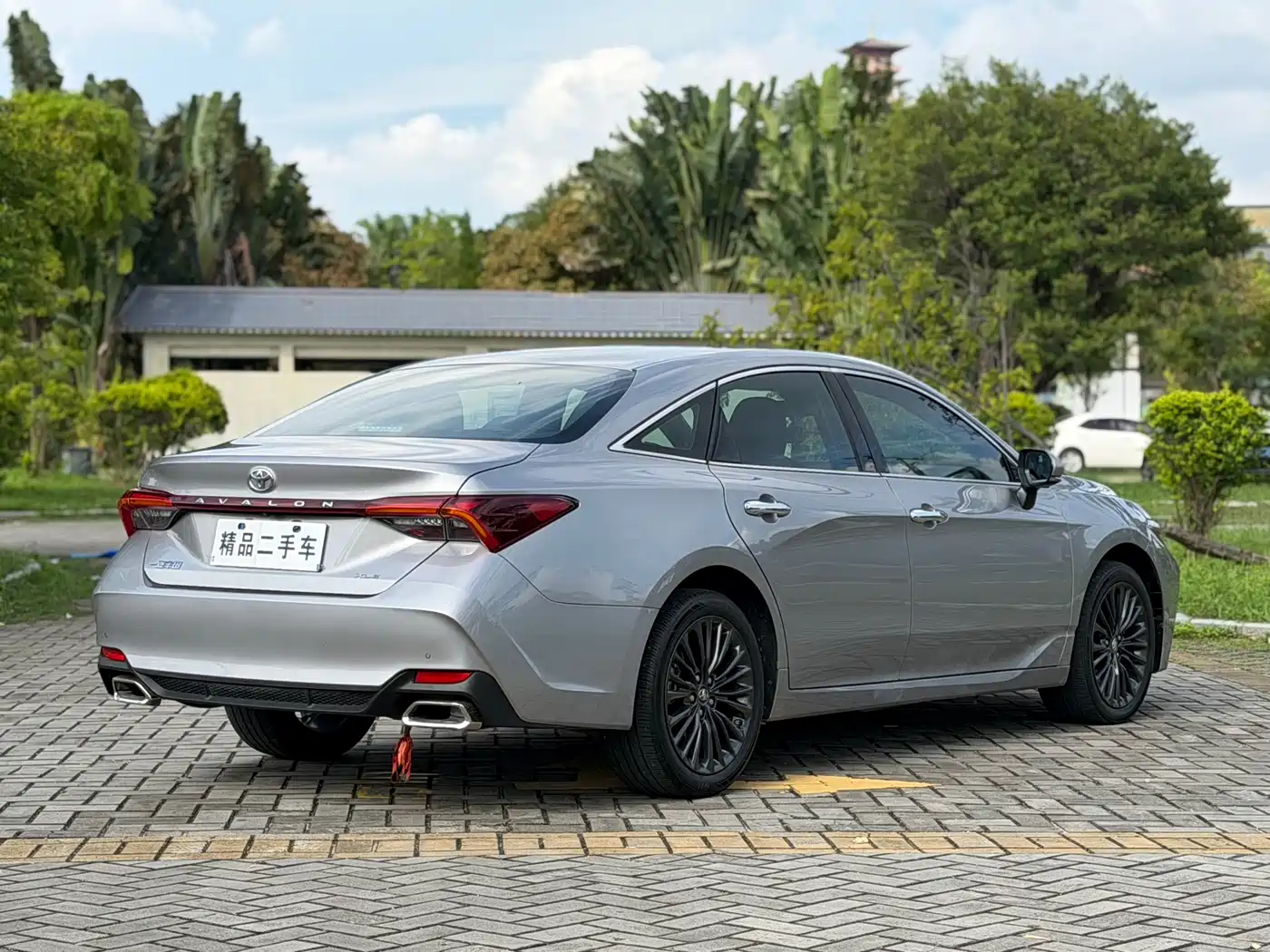 Toyota Avalon 2022 2.0L XLE Premium фото 6