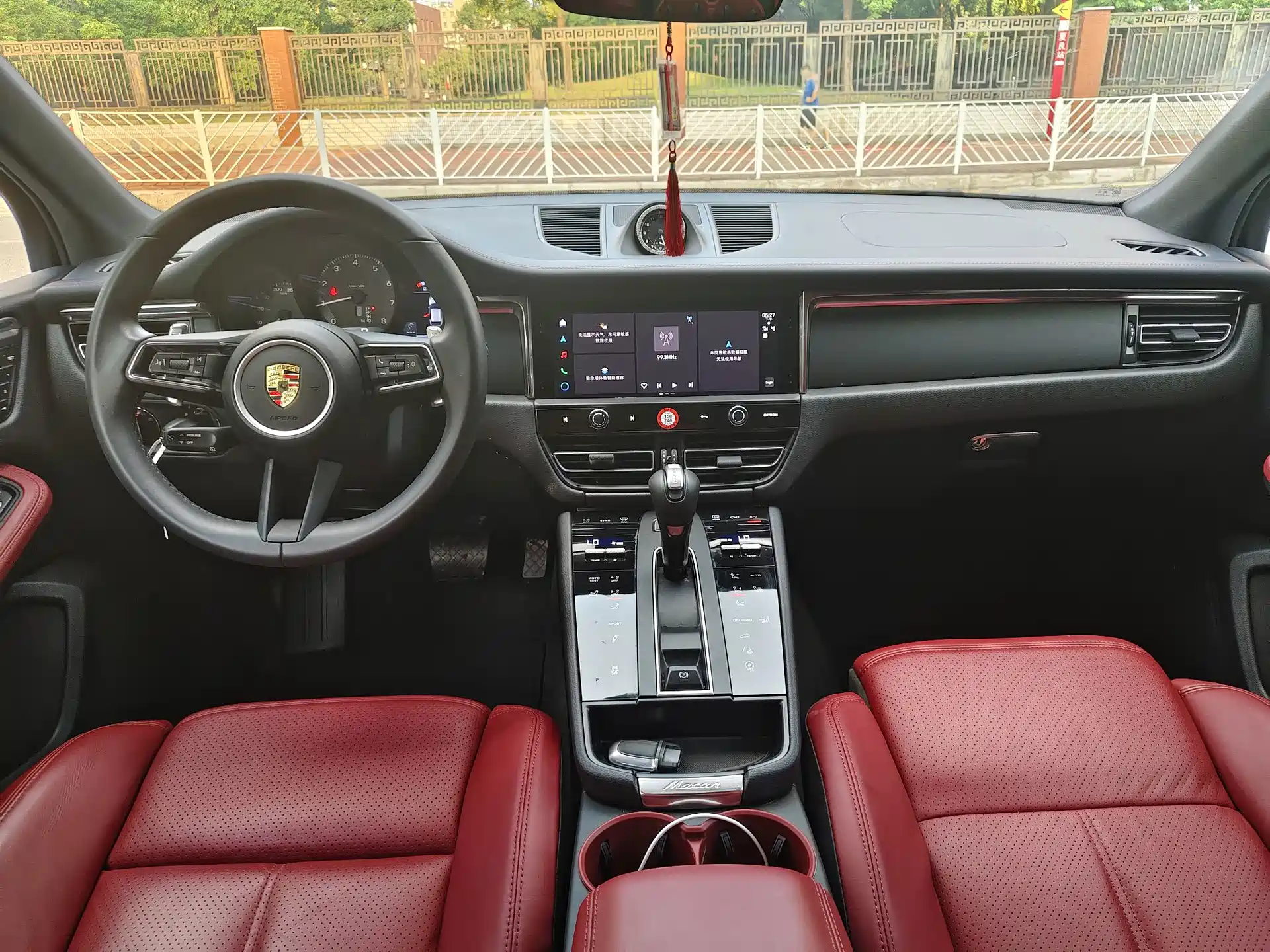 Photo 8 - Porsche Macan