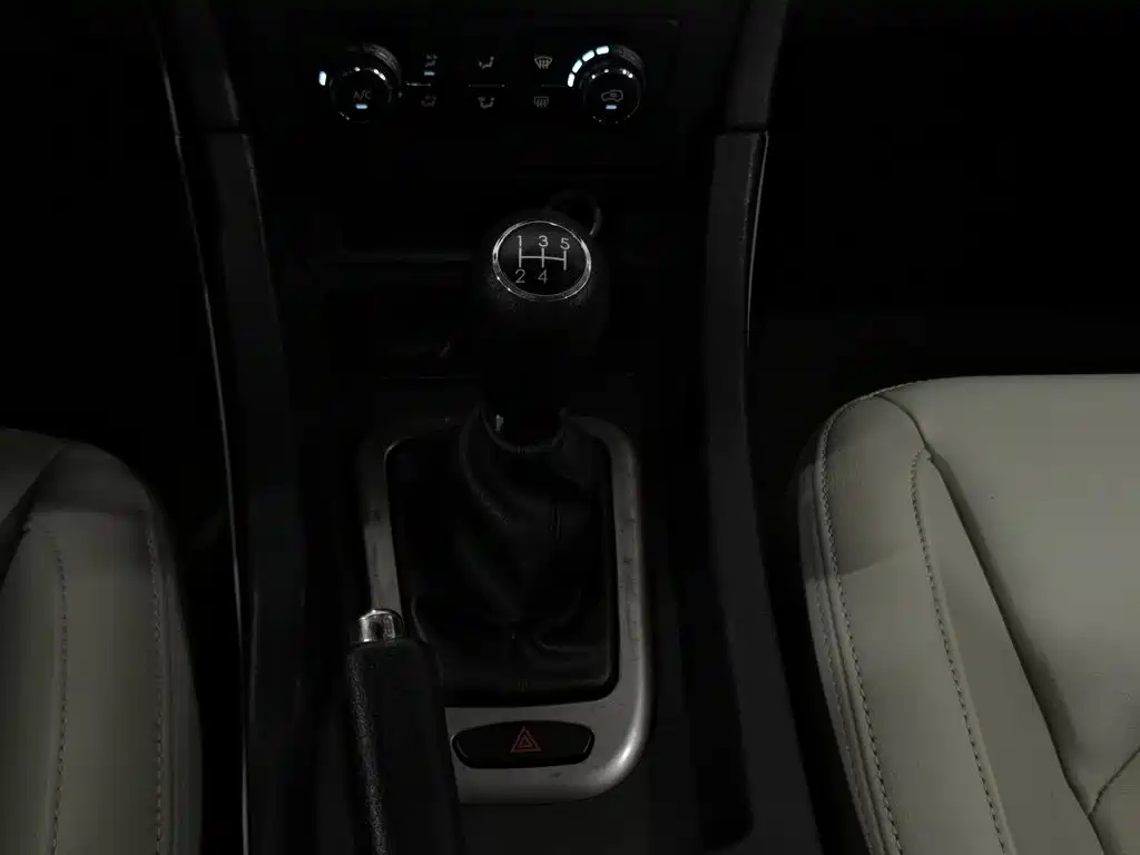 BAIC Senova D50 2015 2015 1.5L Manual Comfort Value Navigation Edition