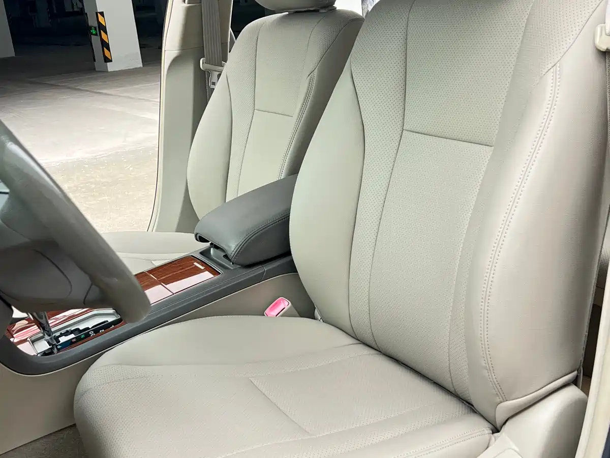 Toyota Camry 2013 200E Classic Elite Edition фото 13
