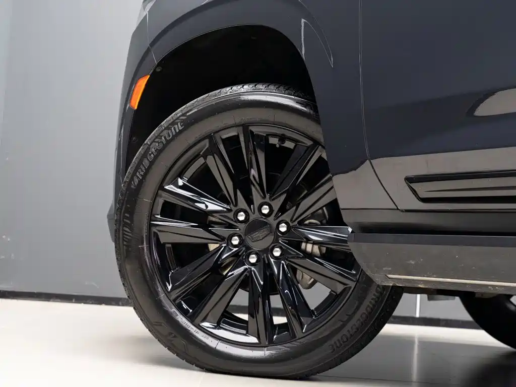 Фото 8 - Cadillac Escalade