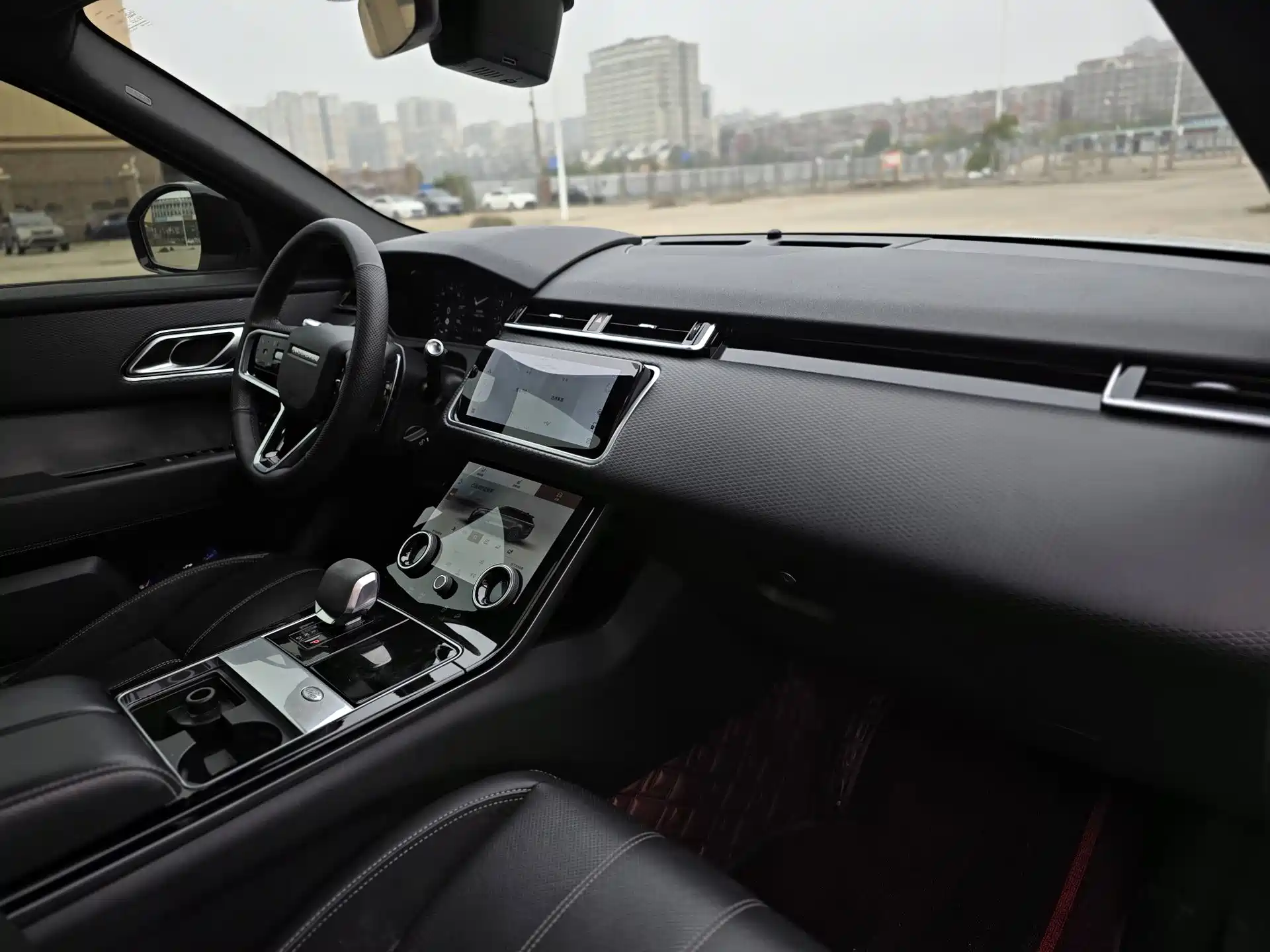 Фото 8 - Land Rover Range Rover Velar