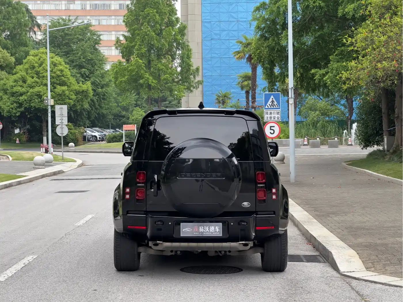 Land Rover Defender 2024 110 3.0T P400 X-DYNAMIC HSE фото 6