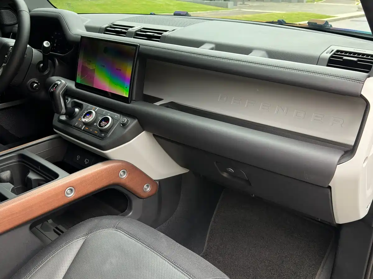 Land Rover Defender 2024 110 3.0T P400 X-DYNAMIC HSE фото 12