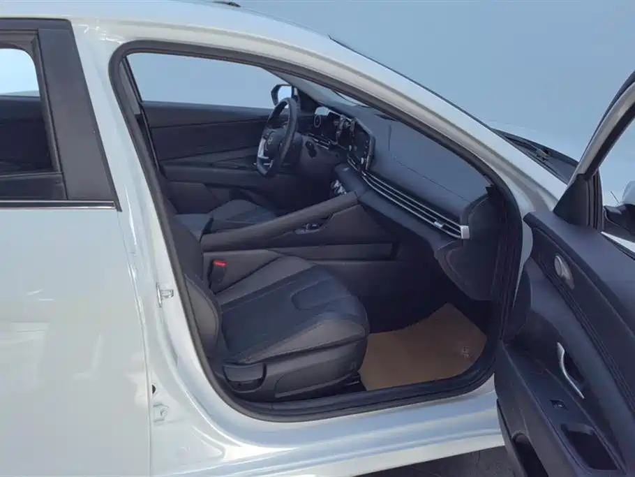 Hyundai Elantra 2023 1.5L CVT GLX Elite Edition фото 8