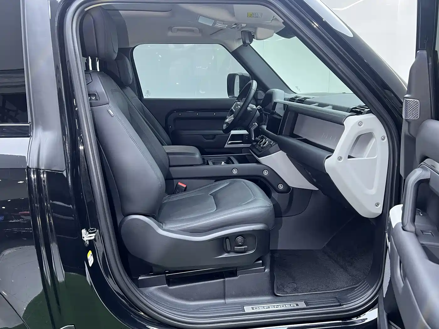 Land Rover Defender 2023 Facelift 90 3.0T P400 XS фото 13