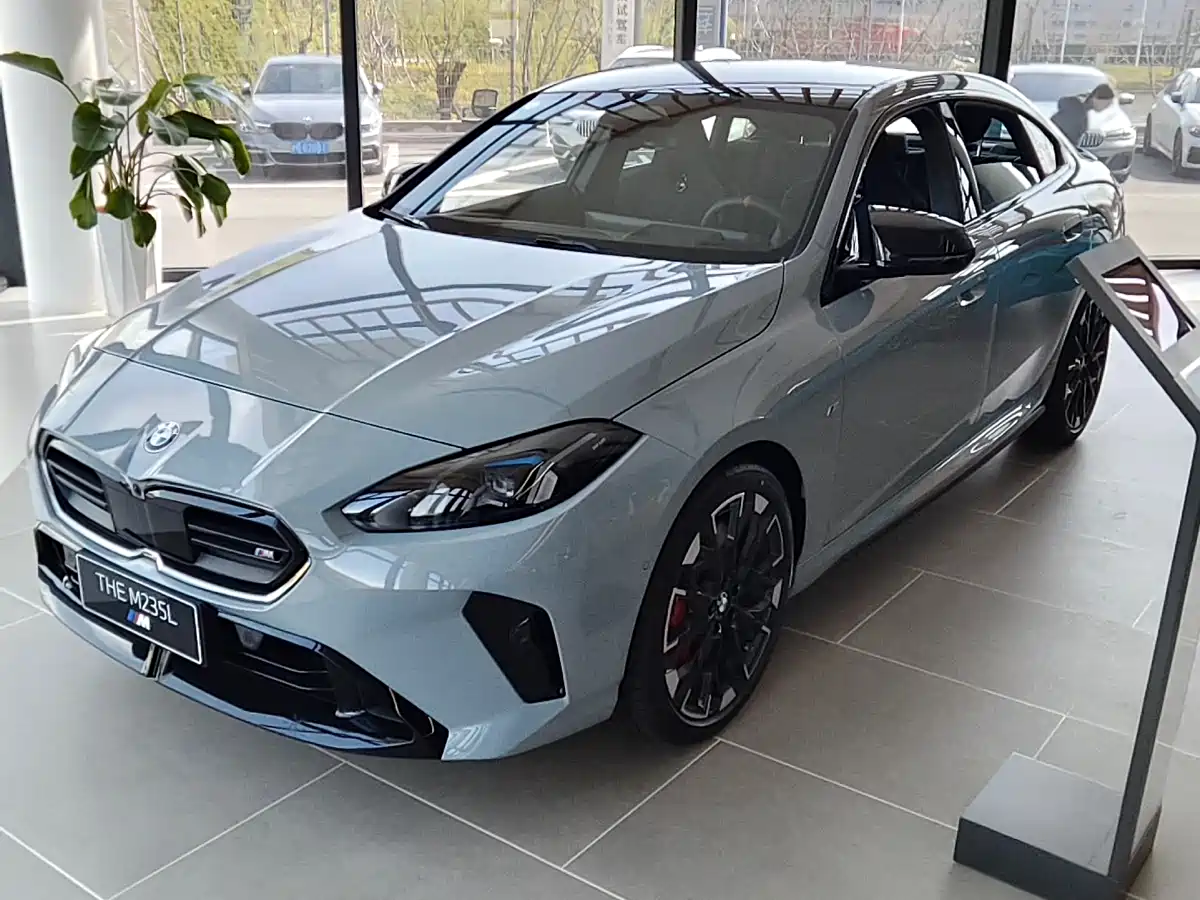BMW M235L 2026 M235L
