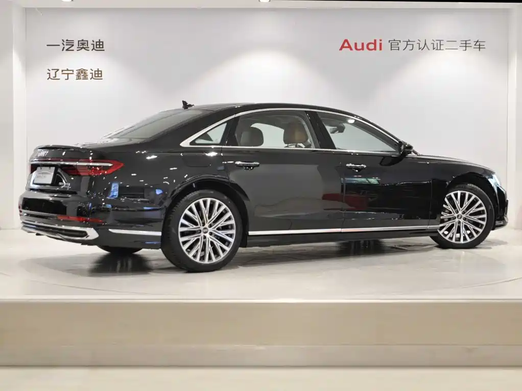 Photo 4 - Audi A8