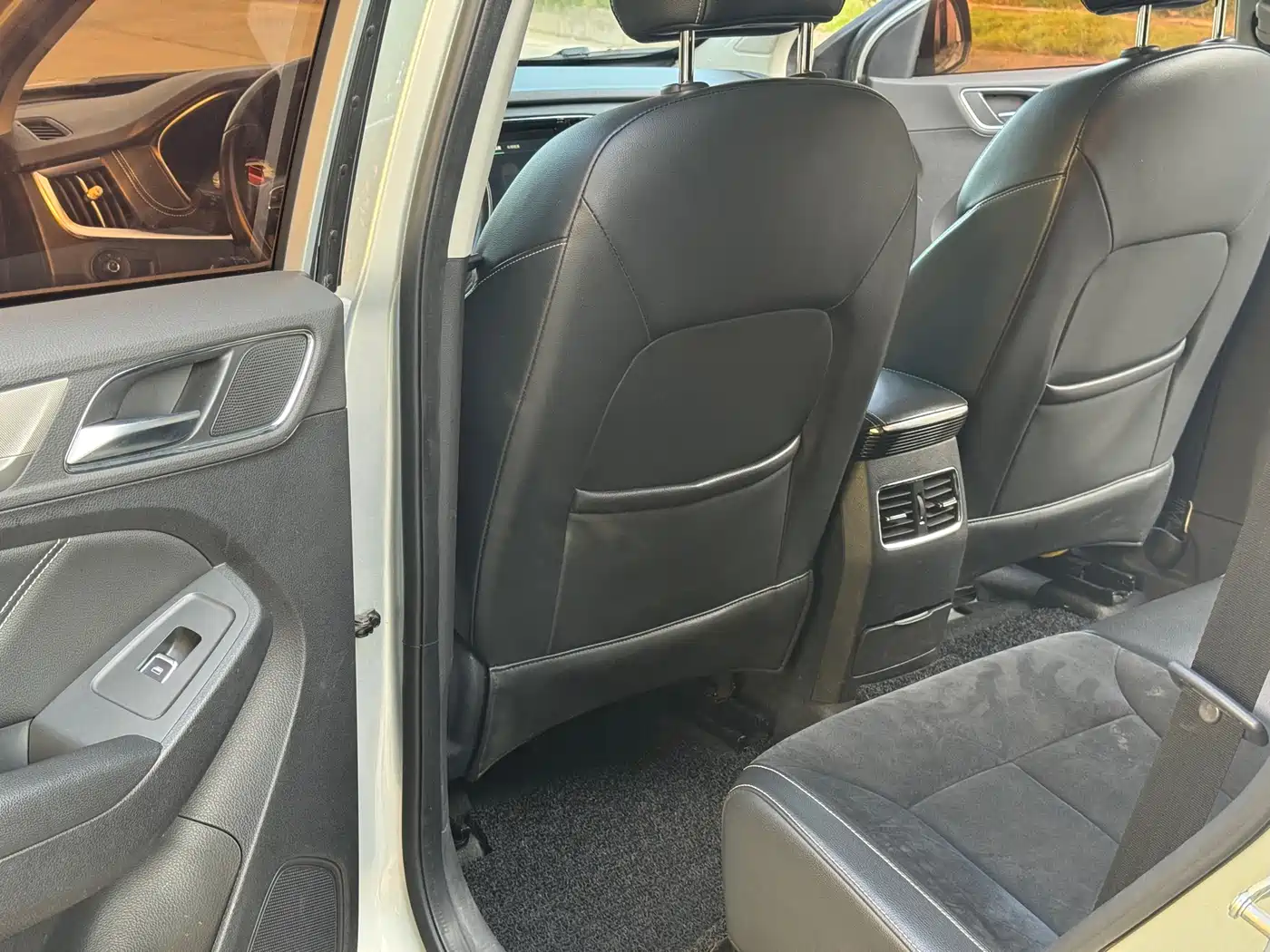 ROEWE RX5 NEW ENERGY