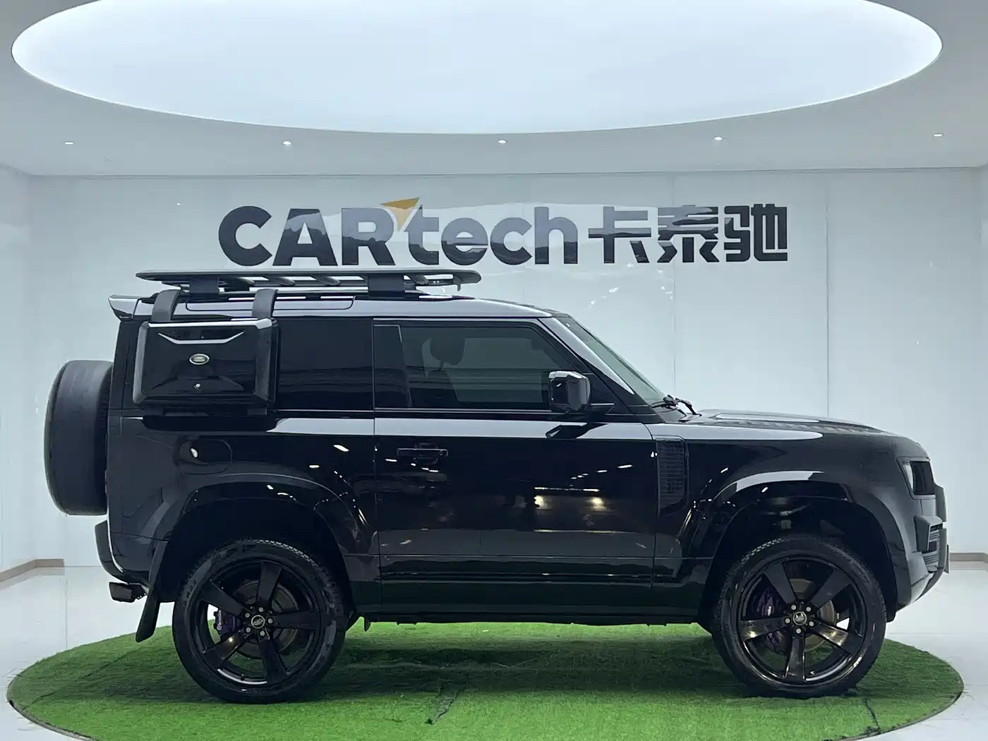 Land Rover Defender 2023 Facelift 90 3.0T P400 XS фото 3