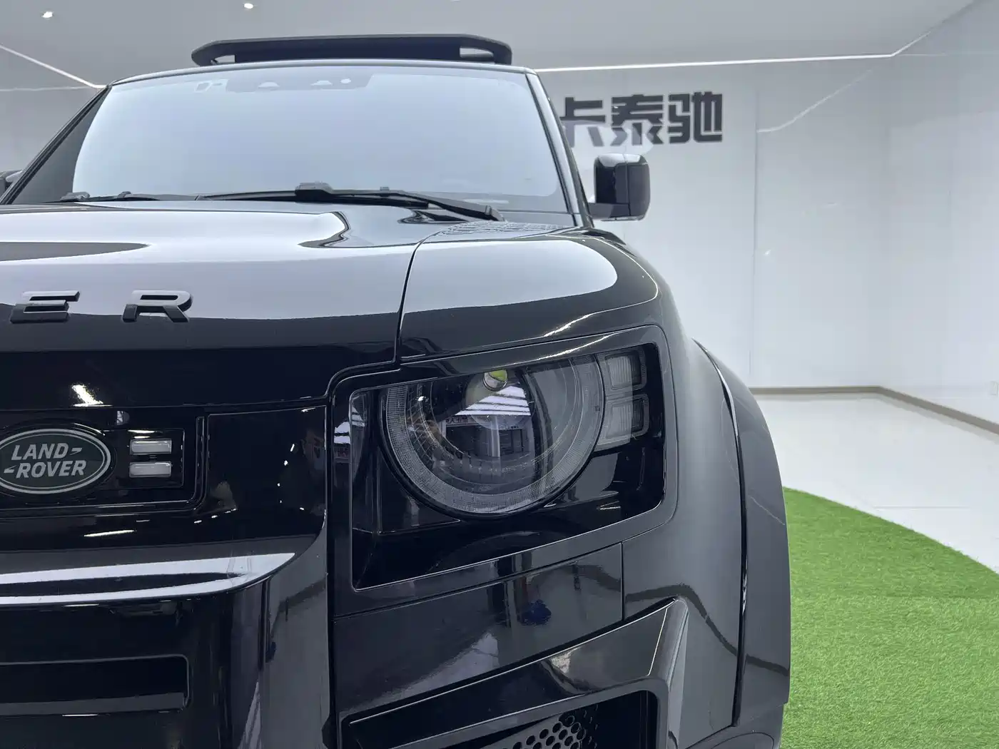 Land Rover Defender 2023 Facelift 90 3.0T P400 XS фото 17