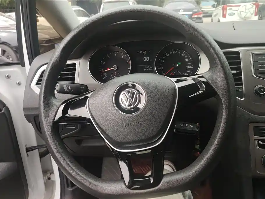 Volkswagen Golf Sportsvan 2016 1.6L Automatic Comfort фото 15