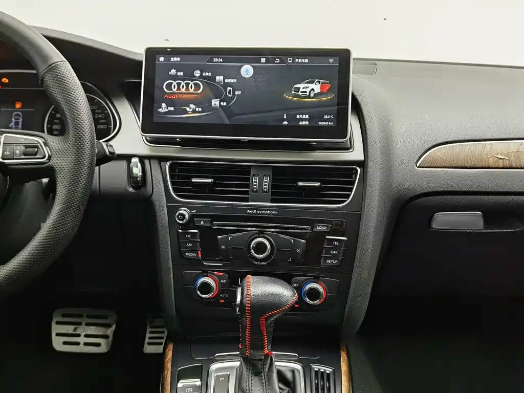 Фото 12 - Audi A4L