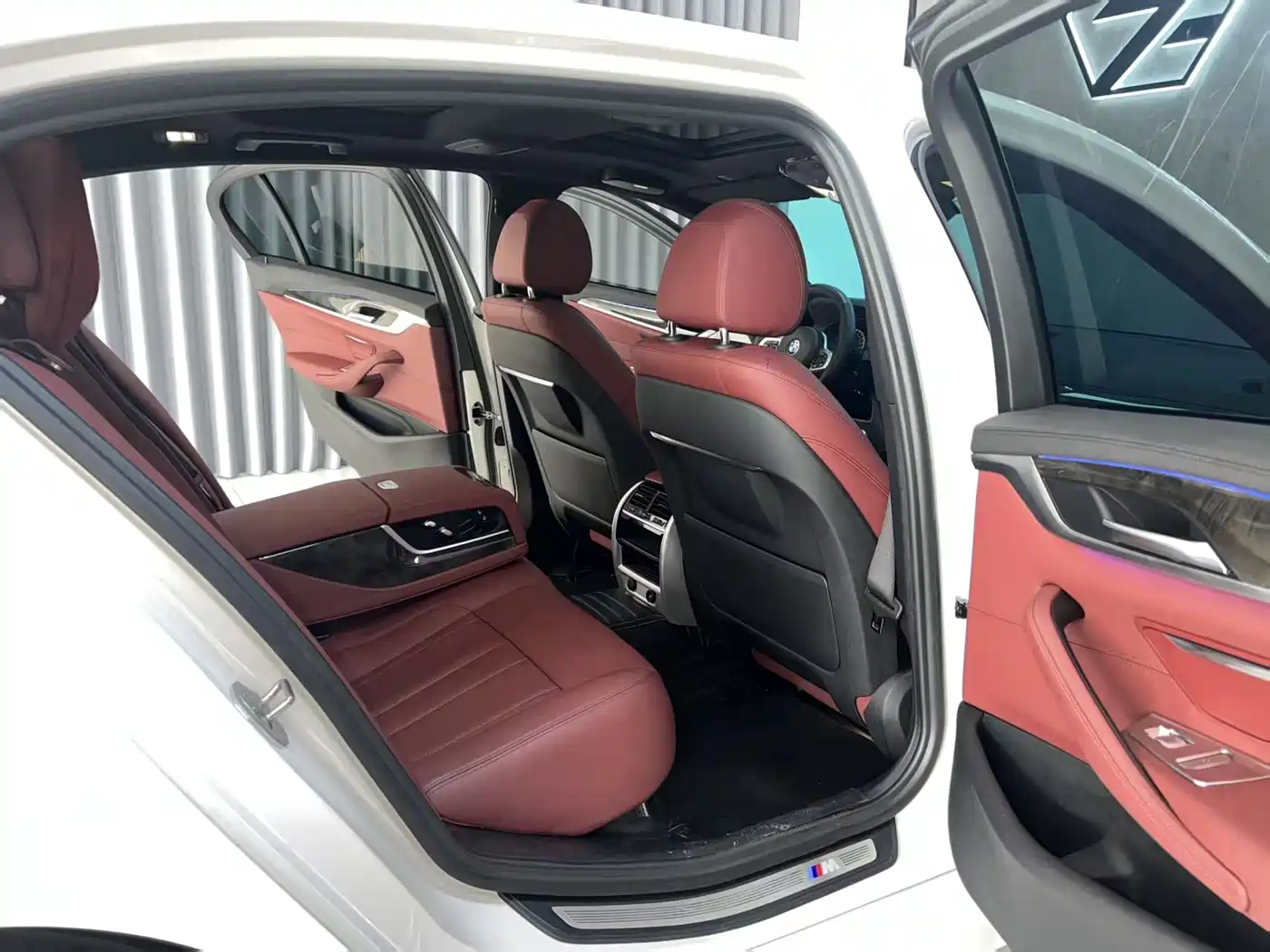 BMW 5 Series 2019 530Li Leading M Sport Package фото 10